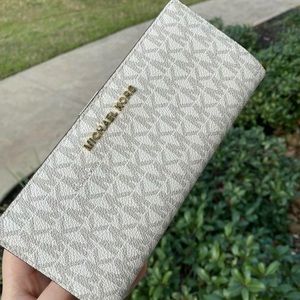 Michael Kors Bifold Wallet